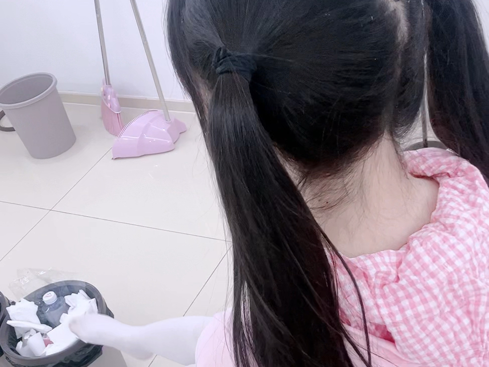 I drank too much yesterday and woke up today with so much toilet paper.