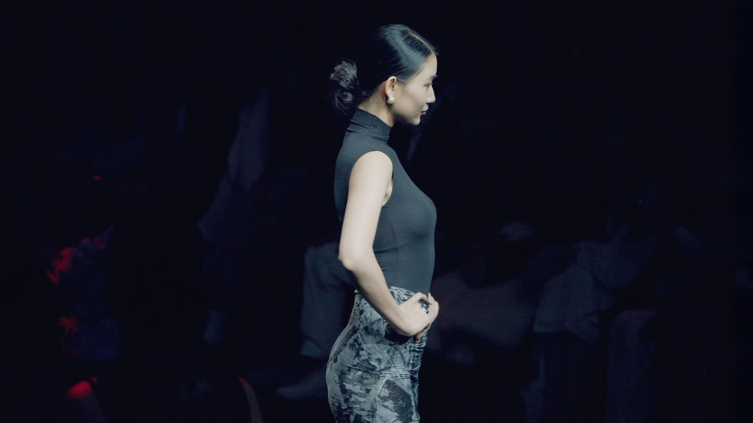 天呐！这个模特是来报恩的吧？