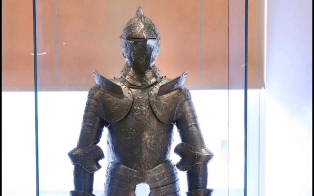 中世纪骑士板甲也是身份和地位的象征