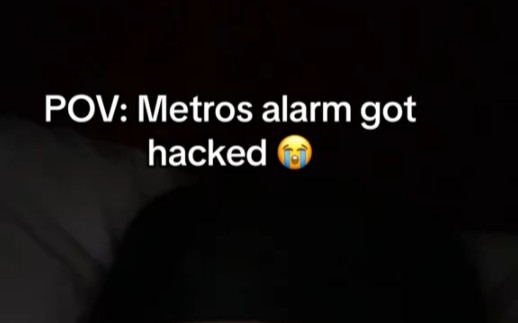 metro的闹钟被公鸭黑了！
