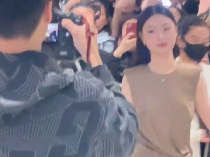 单依纯 一字带高跟鞋