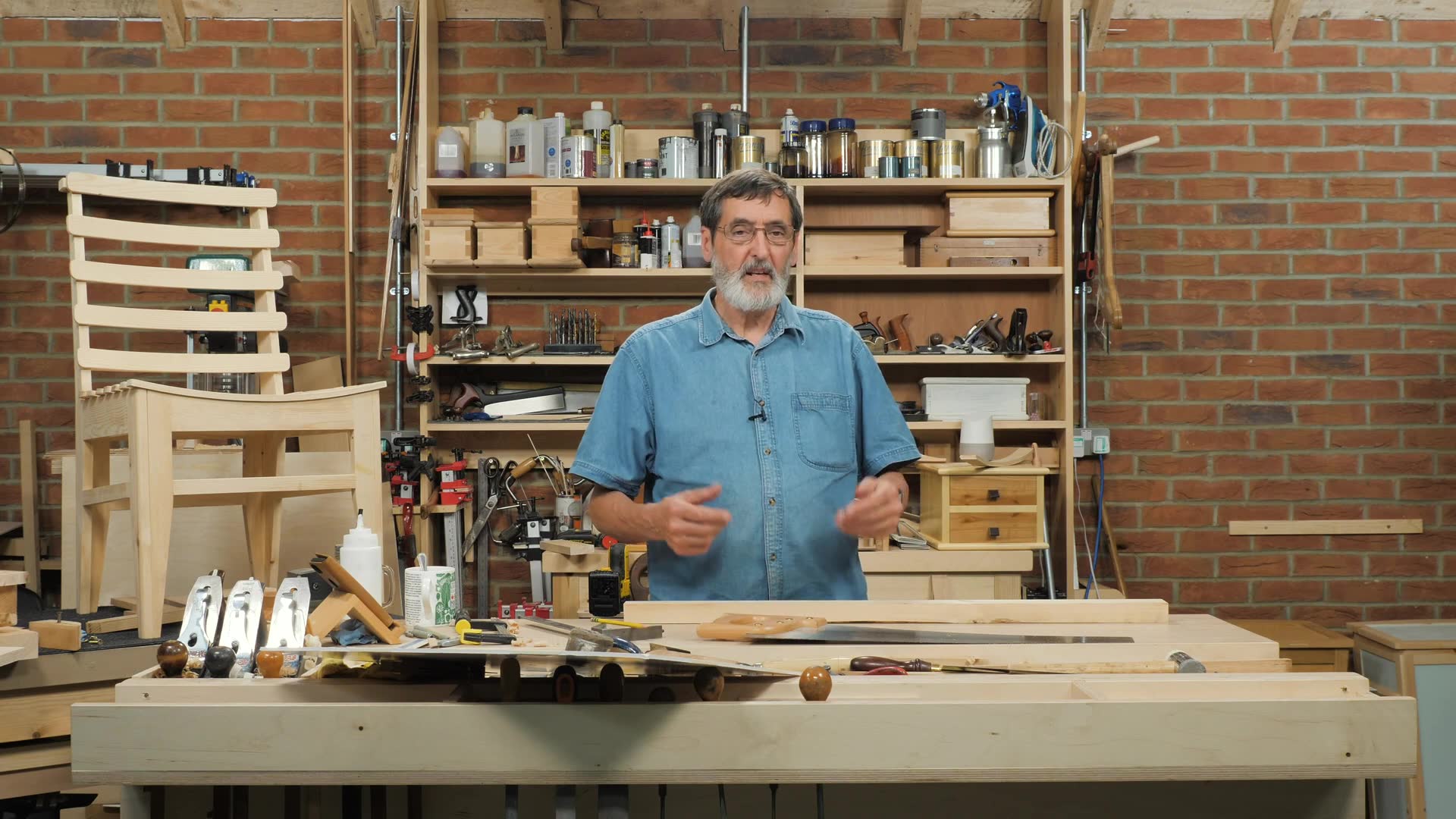 如何使用手锯锯的笔直How to Saw Straight with a Handsaw - Paul Sellers
