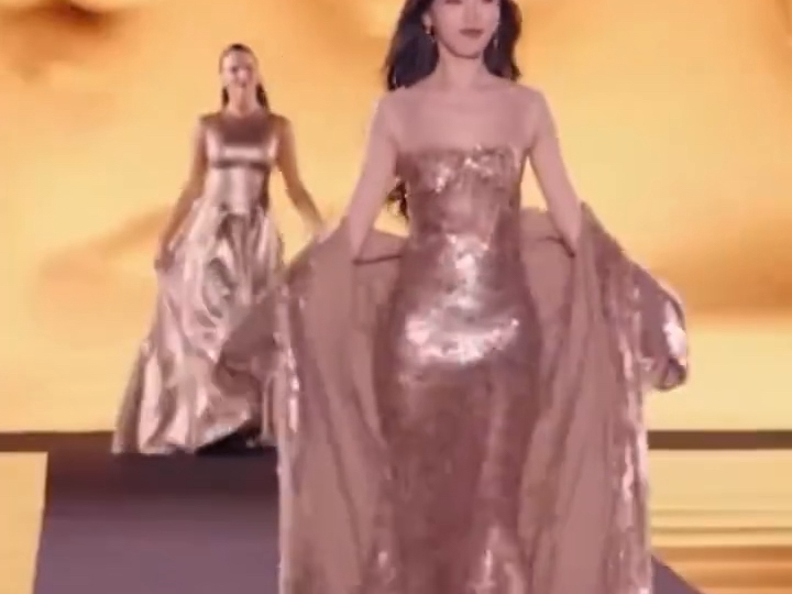 唐嫣 黑色一字带高跟鞋