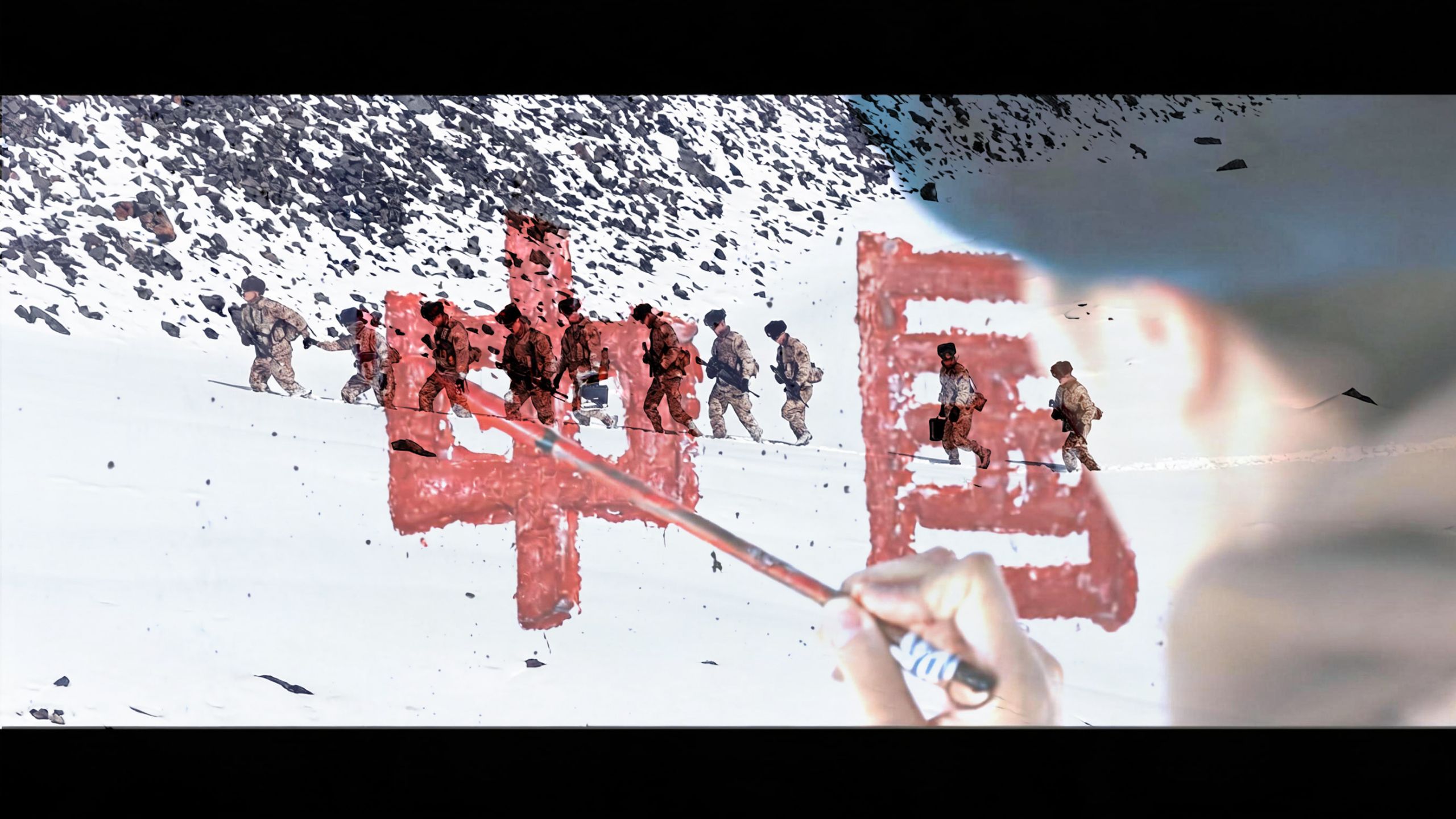 雪白雪白的帕米尔高原上，界碑旁的青春闪闪亮亮的