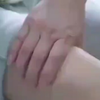 猥琐老中医借口要给她疗伤，居然想要强上可爱美少女，不是老人变坏了，而是坏人变老了