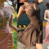 广州小姐姐穿易梦玲同款性感裙子大胆上街 回头率会很高吗？