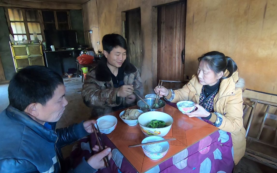 疫情特殊时期，湖南农村没地方买菜，都吃些啥，真是让人心酸
