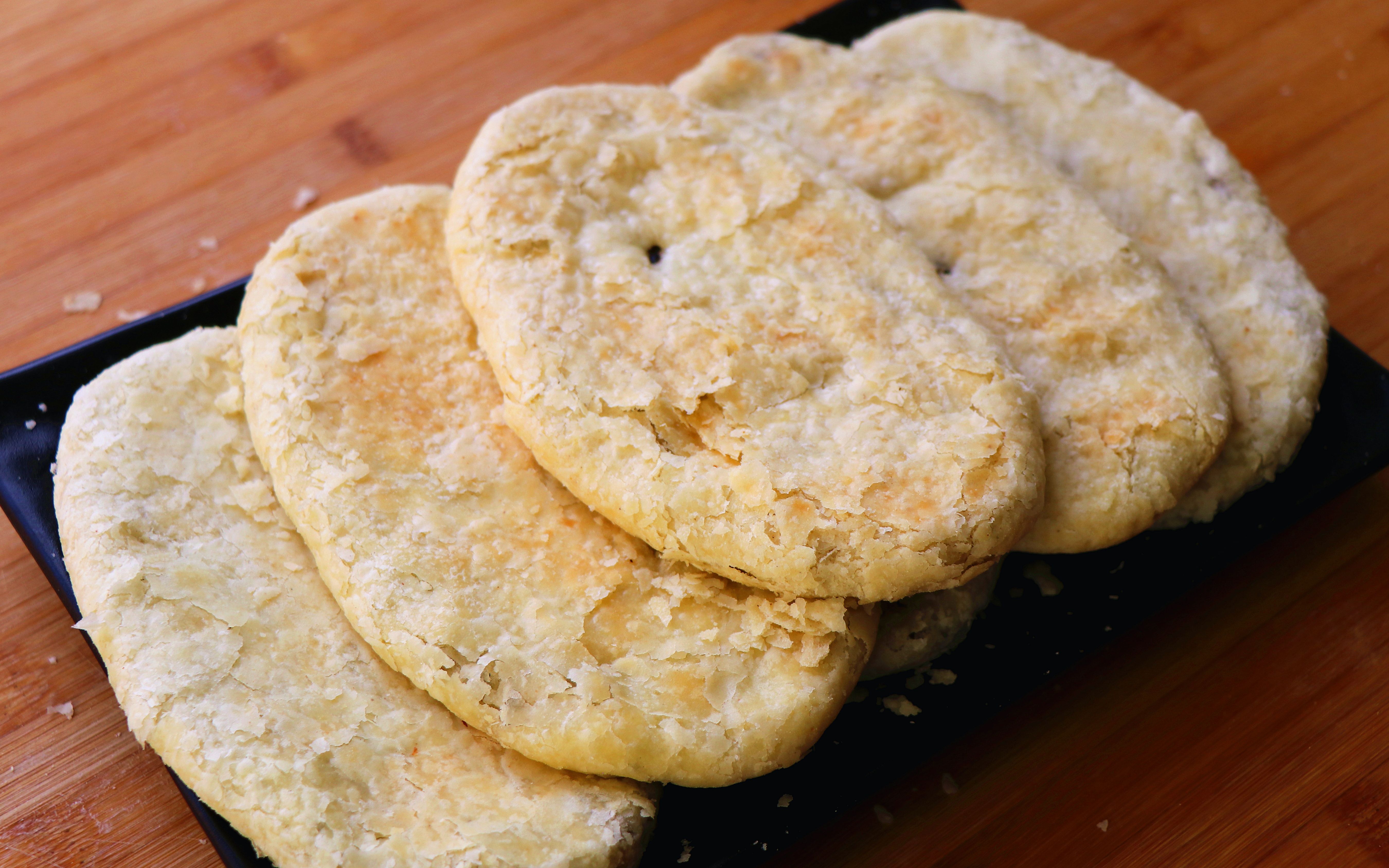 【梅菜发面酥饼】梅菜不要做扣肉，试试做酥饼，外酥里软，香而不腻，做法还简单
