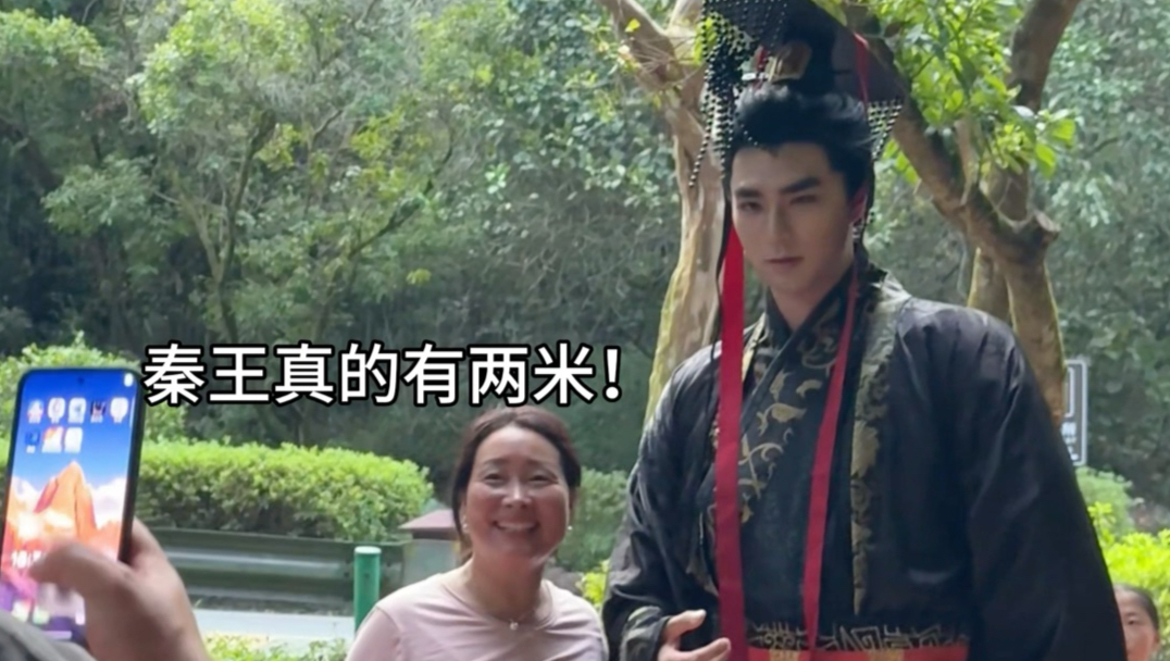 身高两米一体重240斤的全网最高汉服博主穿上战国袍到底有多帅！？这就是传统文化的魅力！