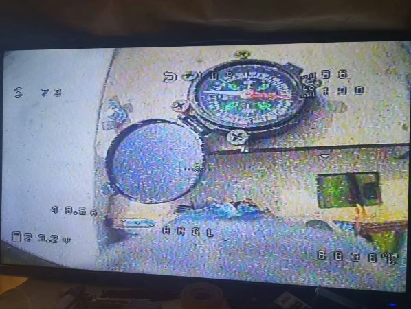 你还能有老祖宗聪明？😋俄军工人员用胶合板、铝管和一个磁罗盘，批量生产出让对手昂贵的电子战系统束手无策的廉价攻击无人机