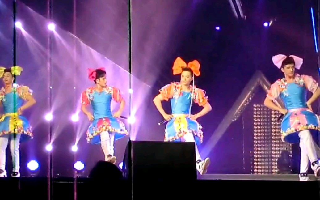 【张远】2013.8.17北京演唱会至上励合反串舞蹈表演  远远送你上去丢人
