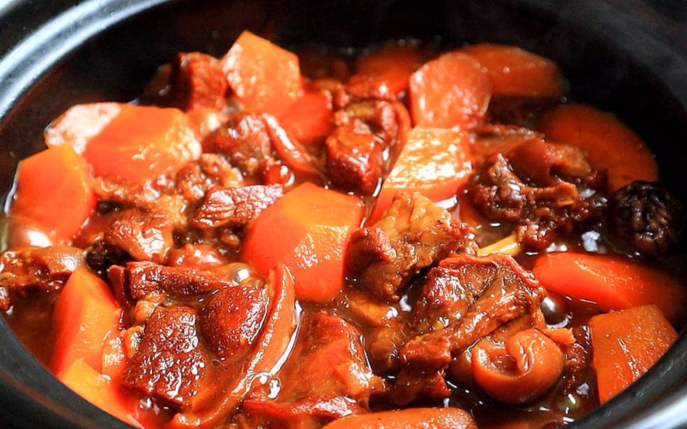 大厨教你红焖羊肉做法，软烂鲜香没膻味，暖胃又暖身，一锅没够吃