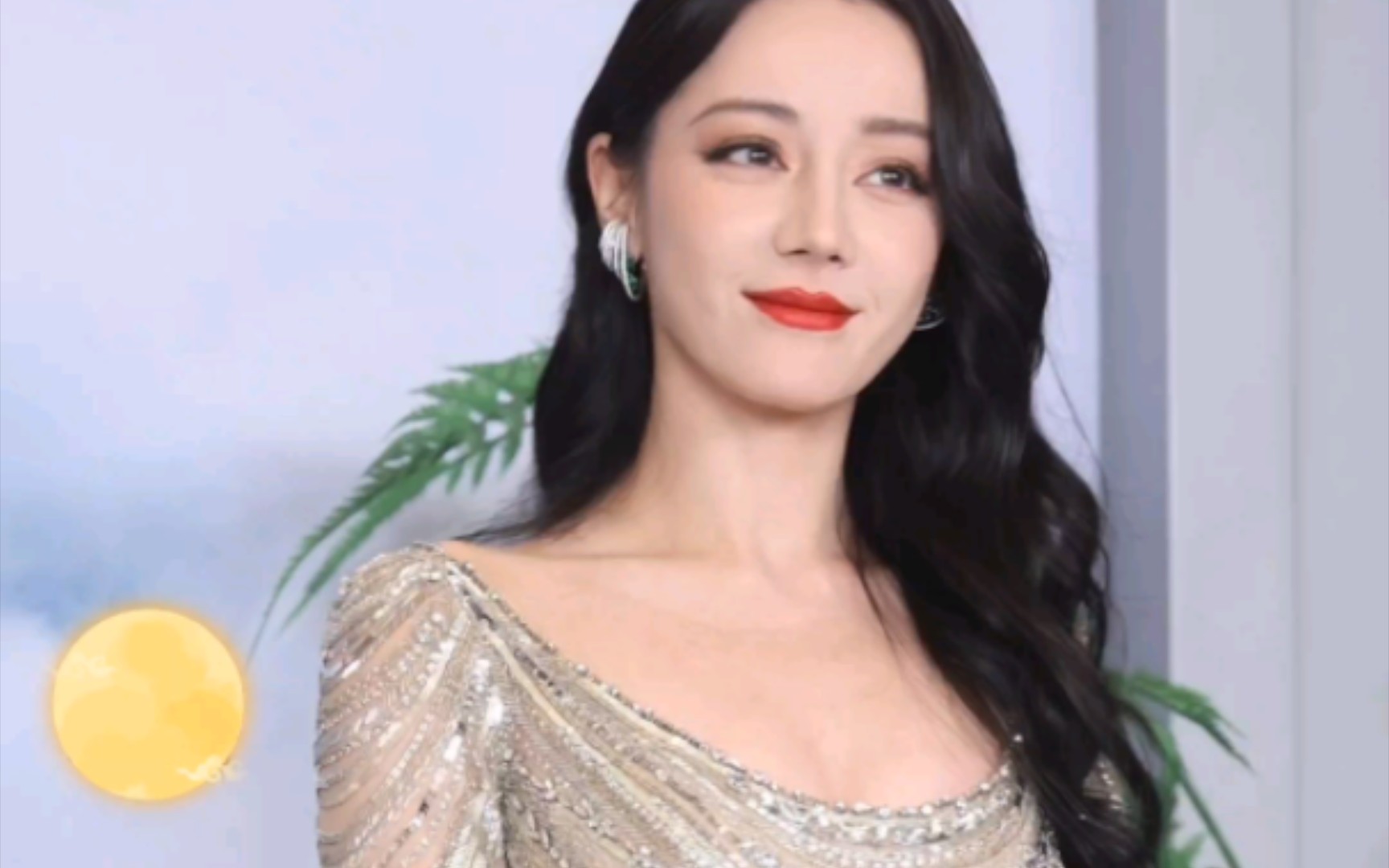 迪丽热巴活动现场直拍高清长视频：近距离感受女神的魅力