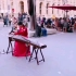 法国街头“惊现”古筝独奏，中国女孩演奏《十面埋伏》