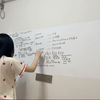 走读生打算以后每天积攒一两道数学题回家就这么在白板上假装老师讲题