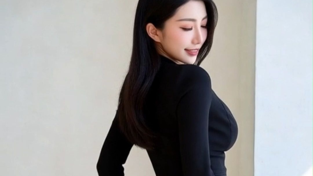 AI姨姨丨黑色西装的姨姨