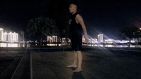 做俯卧撑的标准姿势视频 d54646ec7f68ee38d8c9ad1e5585bee38edc4c19.jpg@280w_158h_1c_100q.jpg