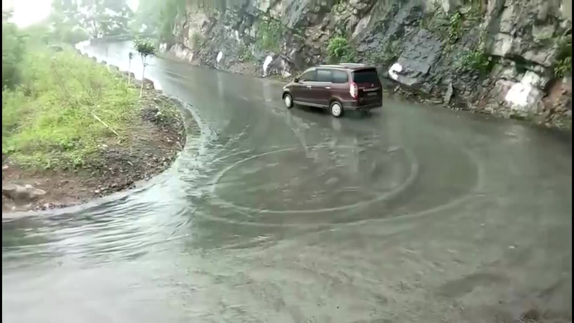 五菱宏光山道漂移,牛