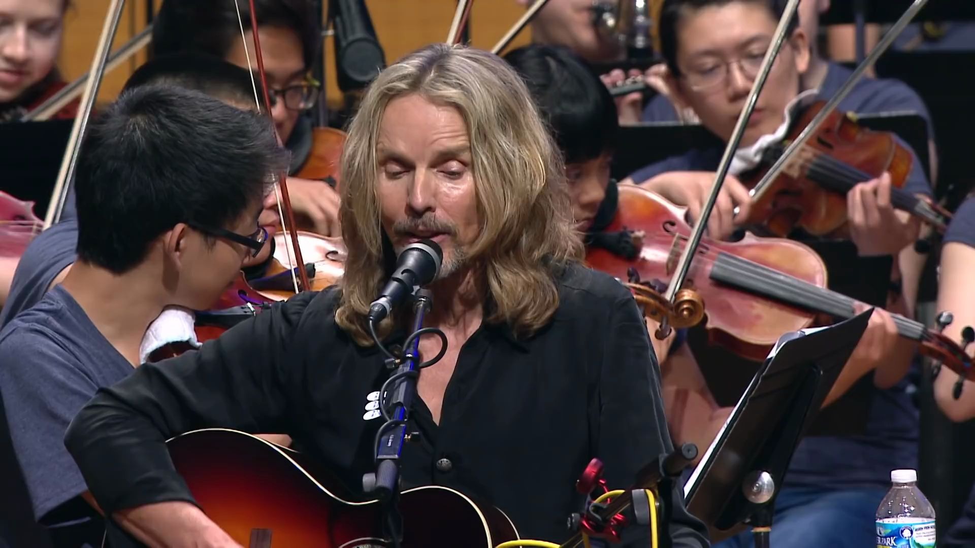 冥河乐队主唱tommy shaw 与交响乐团演绎 blue collar man_哔哩哔哩