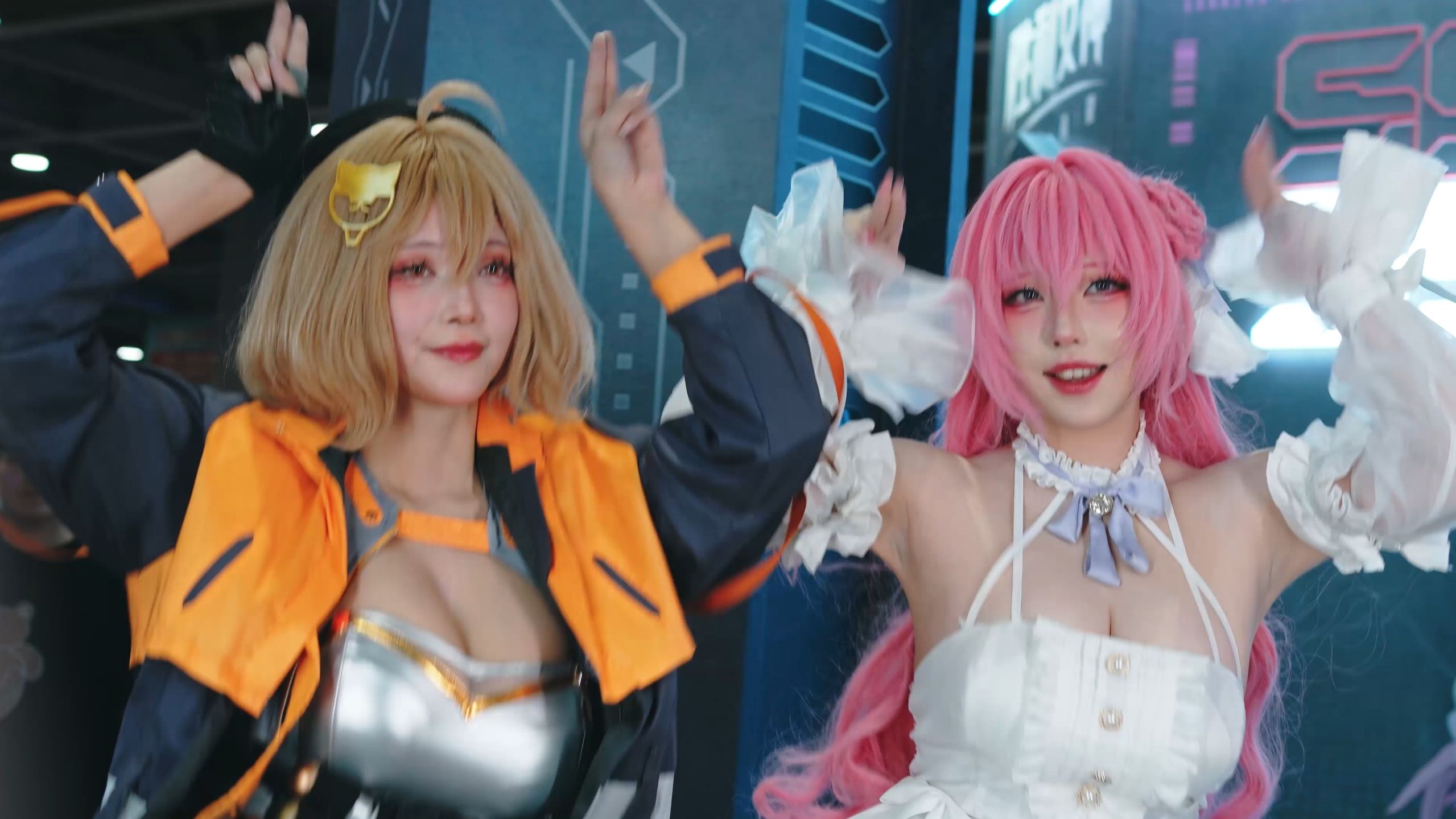 4K纯享】枣糕 VS 菌烨 nikke 胜利女神展台 in 萤火虫漫展