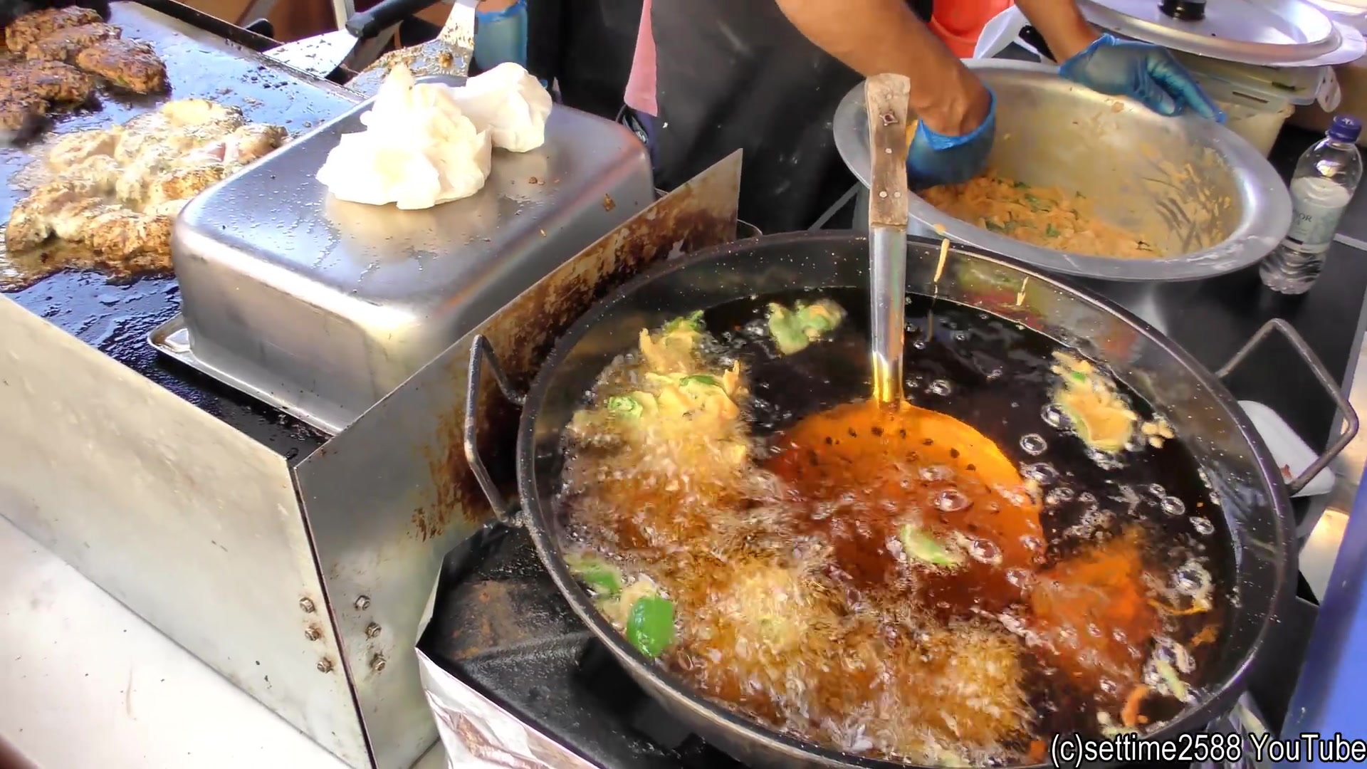 【各国路边小吃】伦敦街头美食 华夫饼 旋转土豆 鲷鱼烧 关东煮 炒