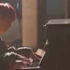 防弹少年团 BTS I NEED U 制作花絮中弹钢琴的闵玧其SUGA
