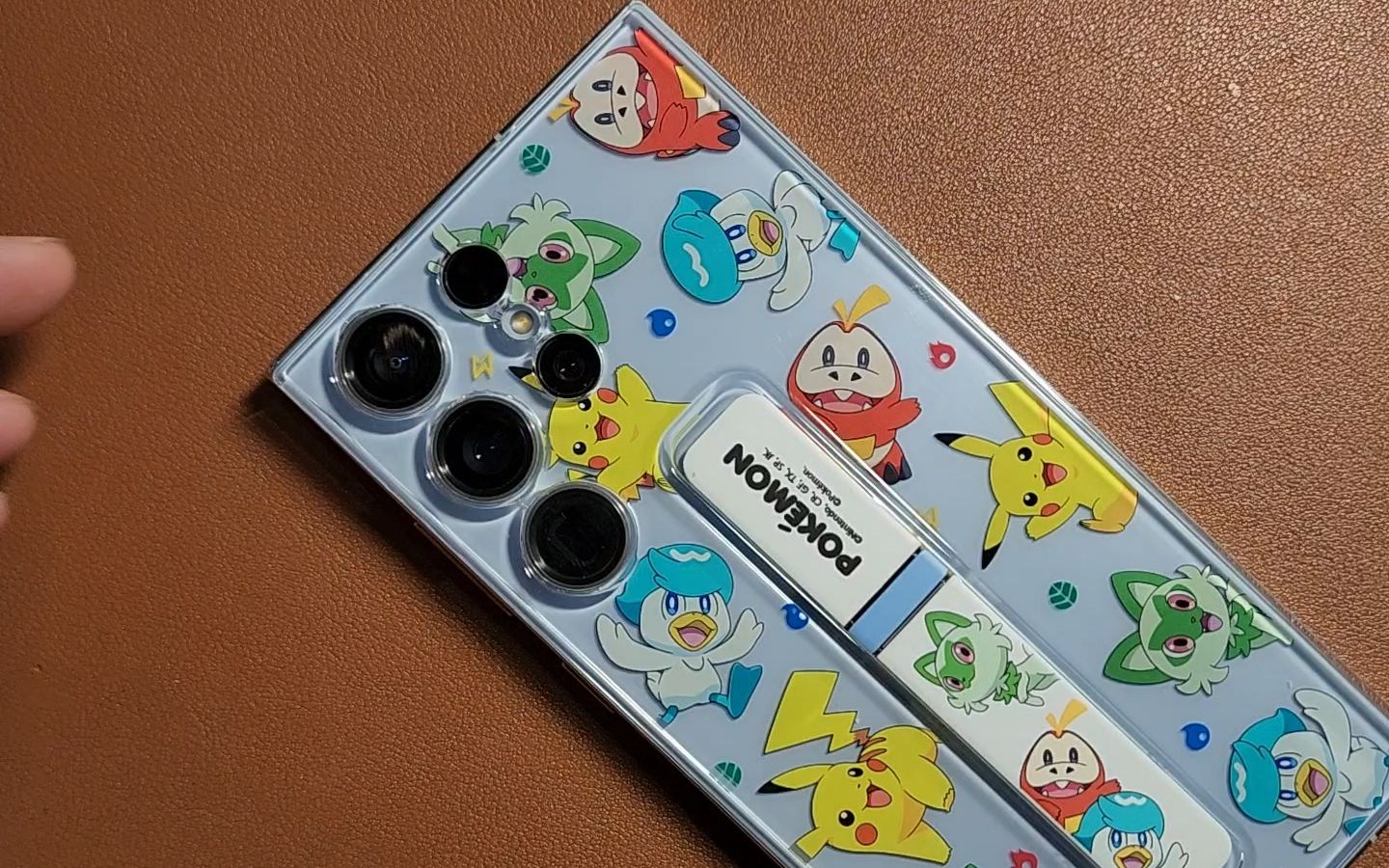 三星S23U官方框架两用壳安装和替换联名背板简易视频