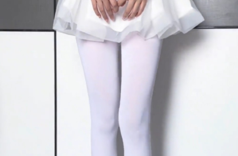 You can always trust white cotton pants.