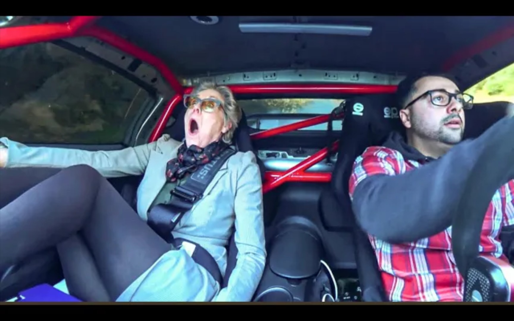 Professional driver poses as a novice and drifts with a driving instructor (must see)