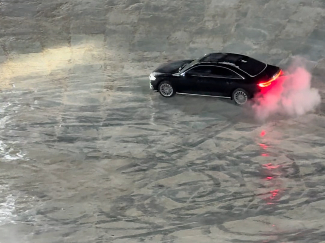 奥迪A8玩涮冰锅，这气场太强大了！