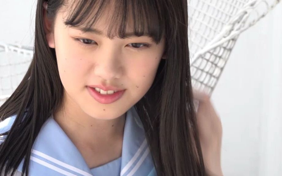 Kashiwagi Sarina student attire