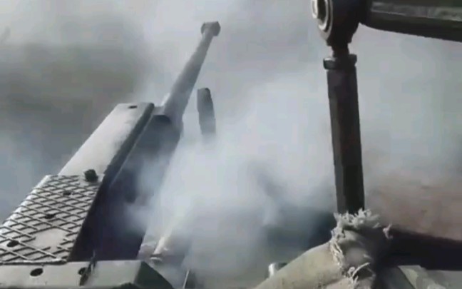 克里米纳，俄军VDVBMD伞兵战车车队作战视频。