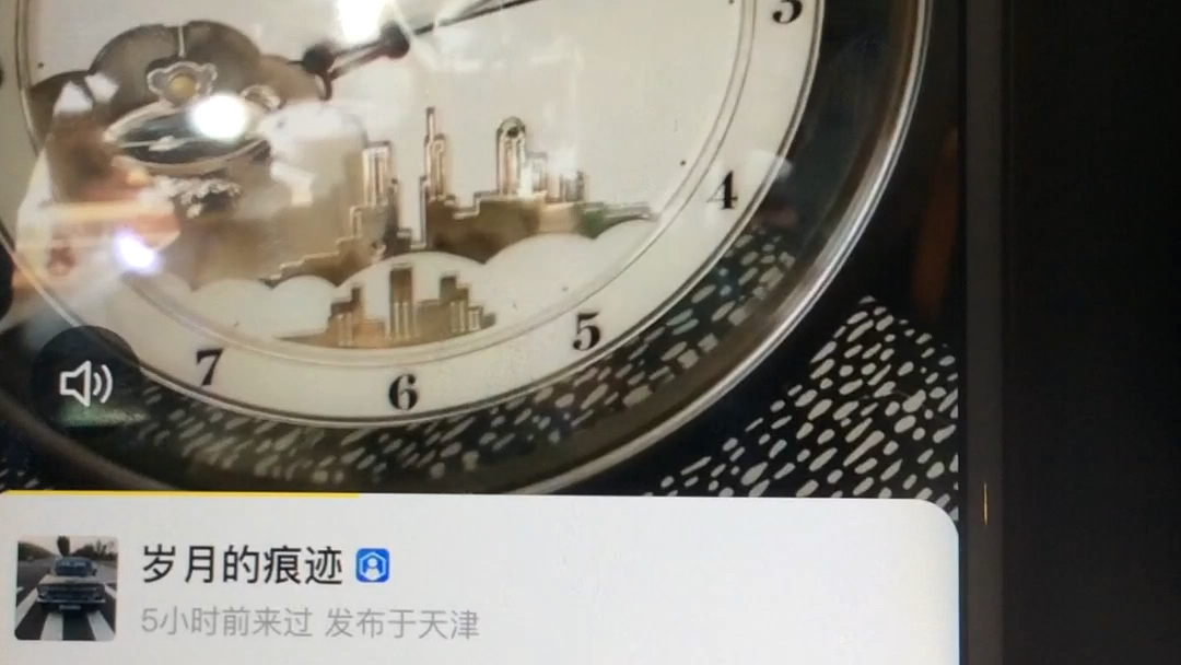 日本丽声的《ET星人》联名款指针跳舞光控6首立体声音乐打点报时电波挂钟报1时效果:柴可夫斯基《俄罗斯舞曲》，这个的原型是该品牌1993年推出的4MH689