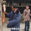 干部私吞4000斤公粮，餐餐大鱼大肉，老百姓只能捡他们啃剩的骨头