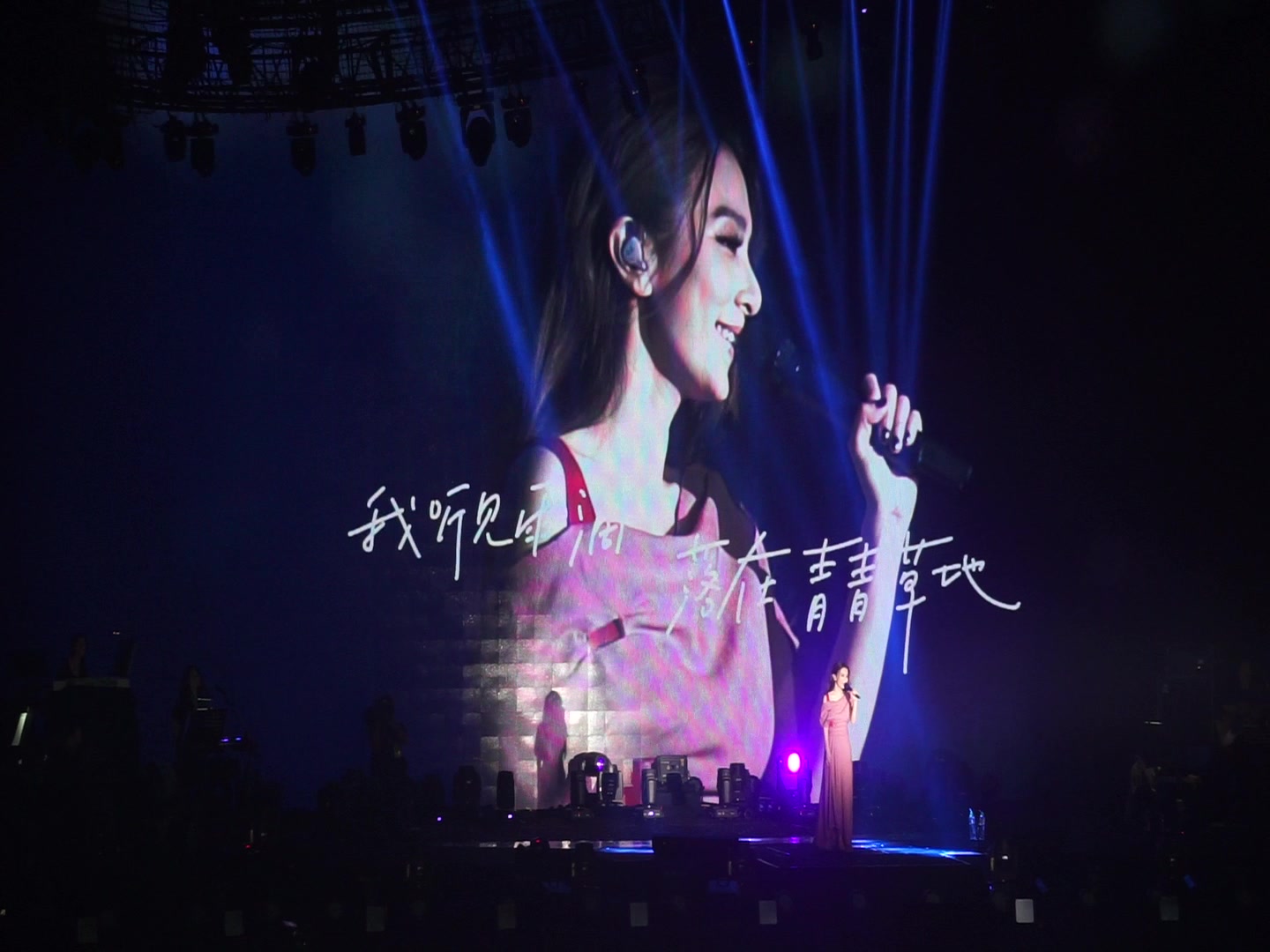 田馥甄杭州演唱会live《小幸运,全场感人大合唱.老田好美啊.
