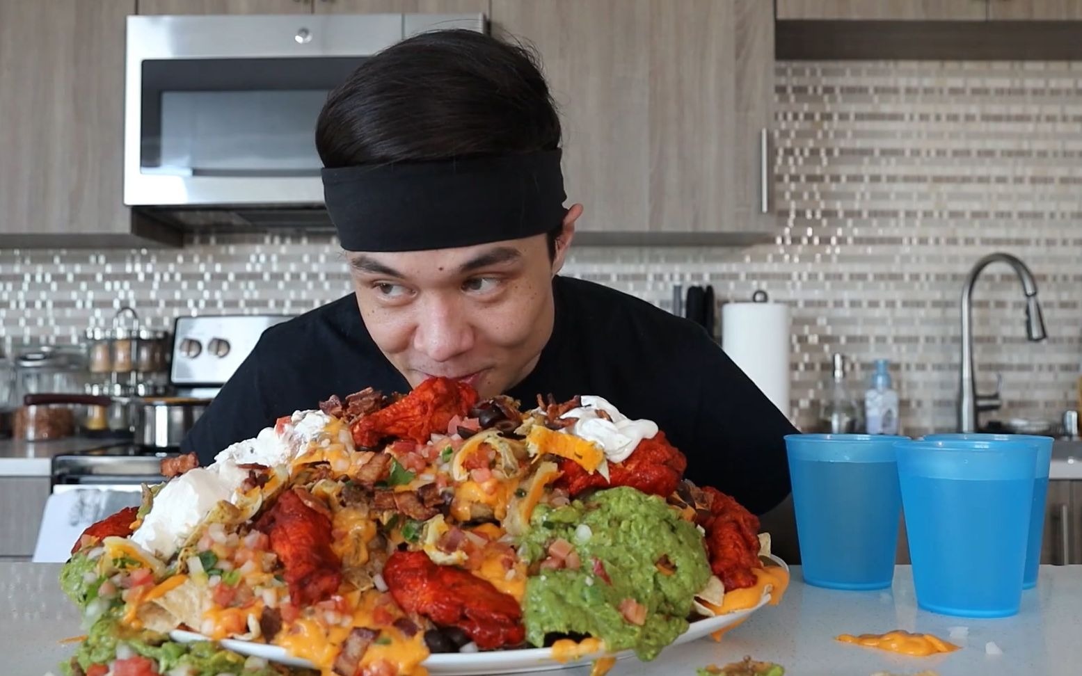 【matt stonie】大胃王挑战速食干酪辣味玉米片(1w 卡路里)_哔哩哔哩