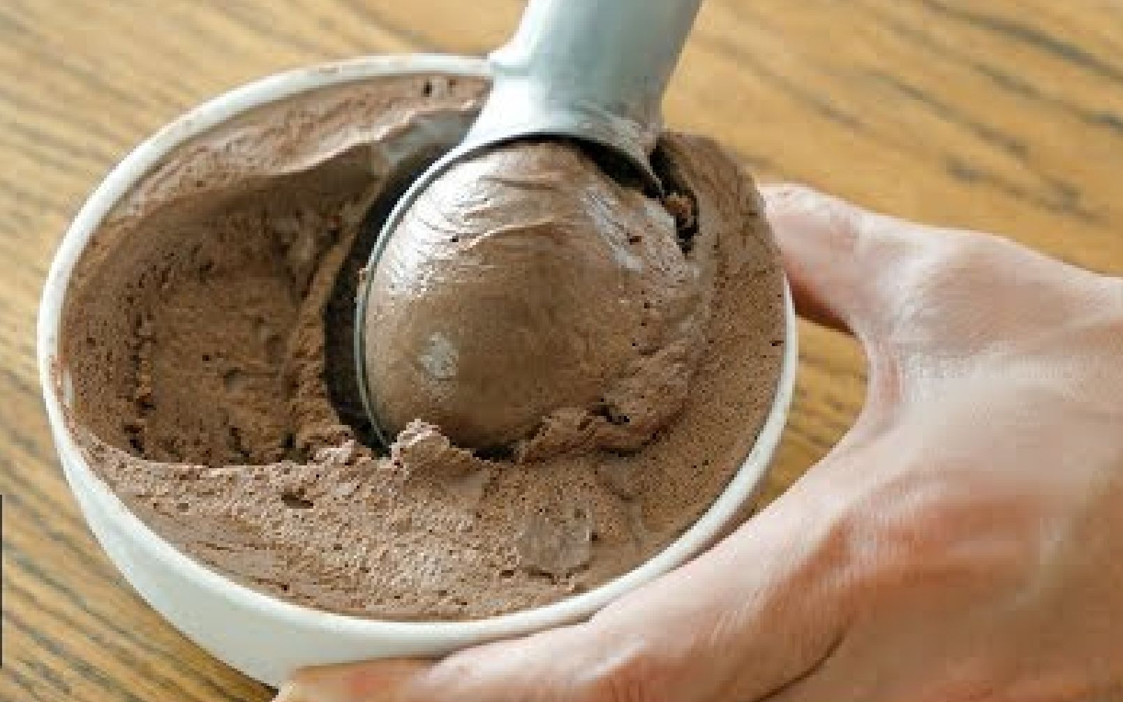 最值得收藏的手作冰淇淋做法！香草和巧克力两种口味哦！