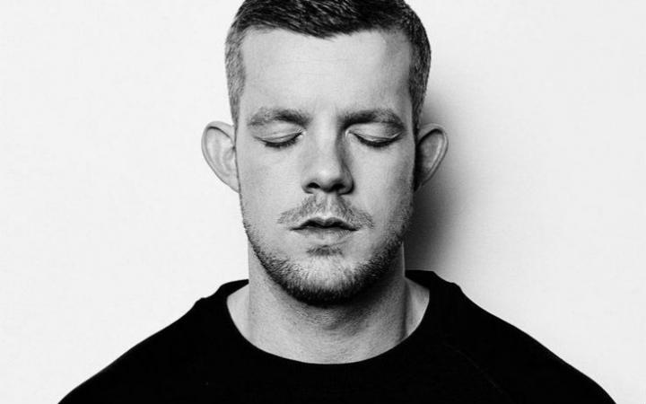russell tovey and adam the bartender sing rent