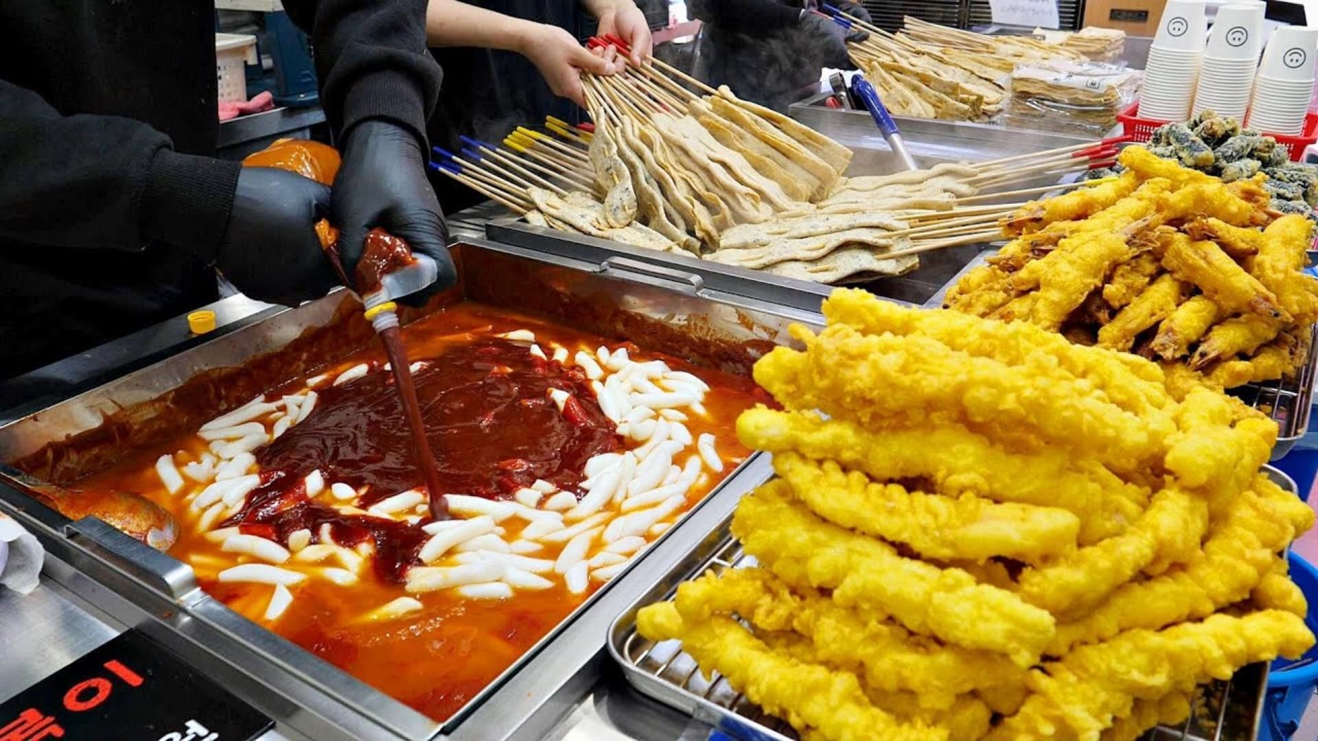 1000碗一上午就卖光了， tteokbokki 大师的惊人技能--韩国街头美食