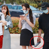 看到变态男正偷拍女生裙底，路人愤怒上前一把将他推开