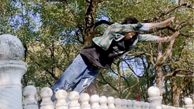 怎么翻前空翻教学 d9cfa527afbce35cb7c9b92eac1b240cc311e7ef.jpg@280w_158h_1c_100q.jpg