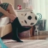 女生踢足球这么帅！日本美女真岛优广告秀球技