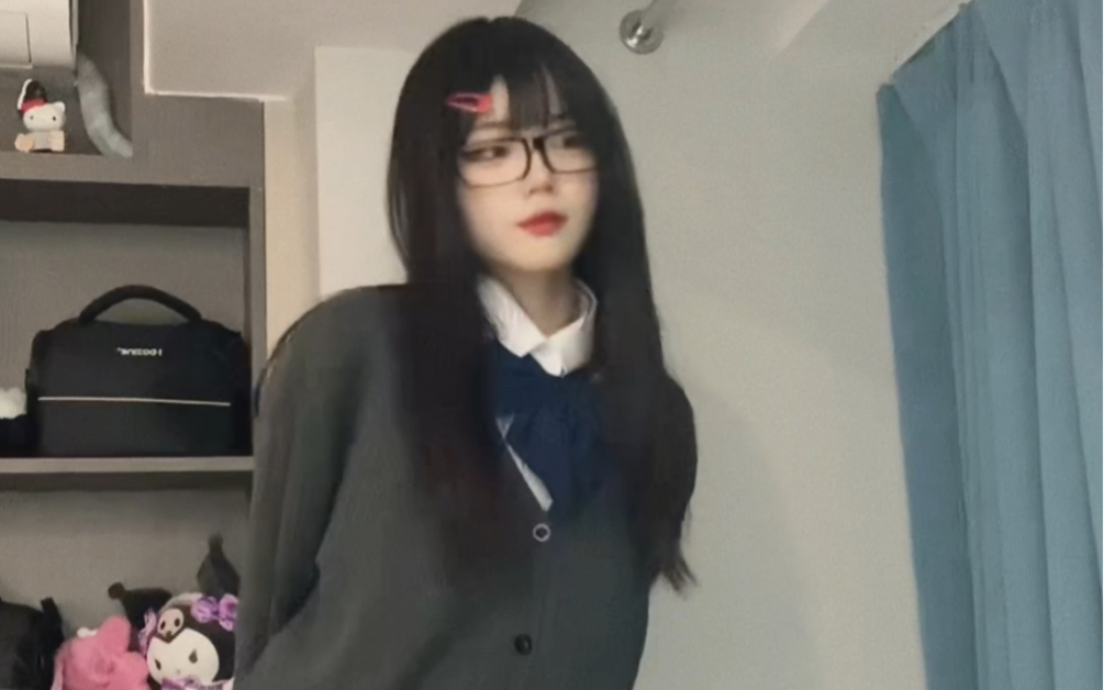 Deja vu black-rimmed glasses