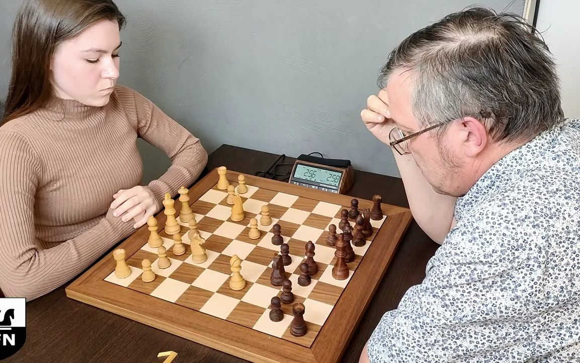 【国际象棋】WFM Fatality（2011）vs IM A.Granovskiy（1919）。