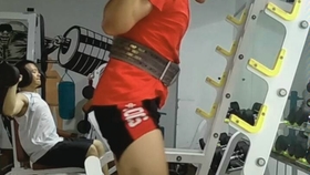 新手多久可以练深蹲 db63e85cfdd935eb3a546fcf83d8f059fbbfdf2f.jpg@280w_158h_1c_100q.jpg