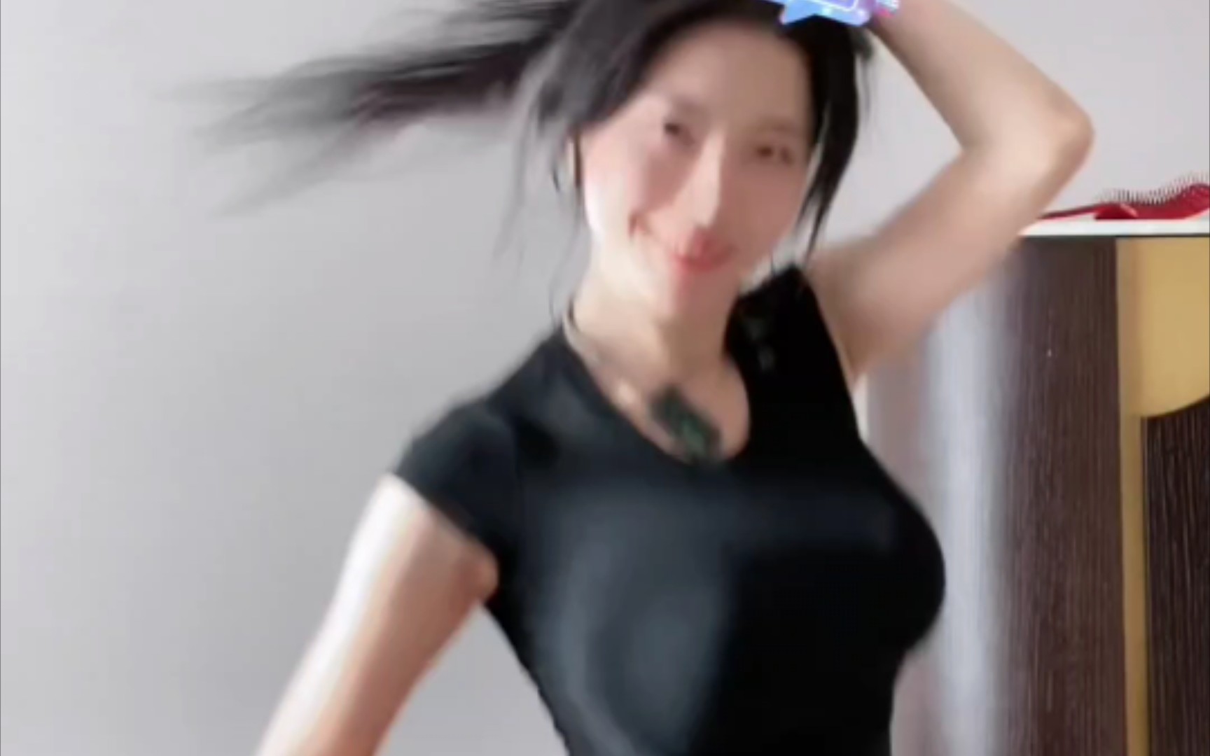 罗雅熙紧身裤热舞录播《摩托摇》2023/12/14