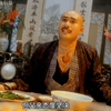 父亲和女儿在聊天，却发现父亲表情异常快乐还满头大汗，愿意姨太太在桌底操作