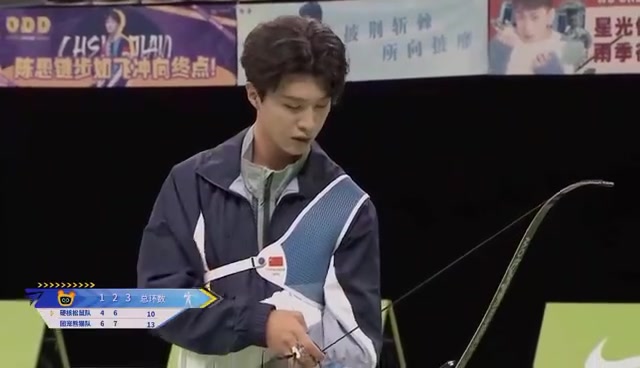 十环背后的故事范丞丞练习射箭自称后裔终于拿弓了从二环练到十环瞄准