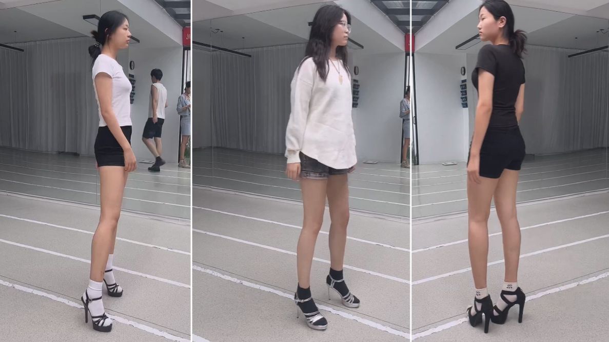 模特生台步训练 小班 允许学生在穿高跟鞋的时候穿袜子 保护脚