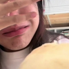 奶奶给远方的孙女寄了一箱全是肉的包子，孙女边吃边落泪：奶奶不会寄快递 问了多少人呢